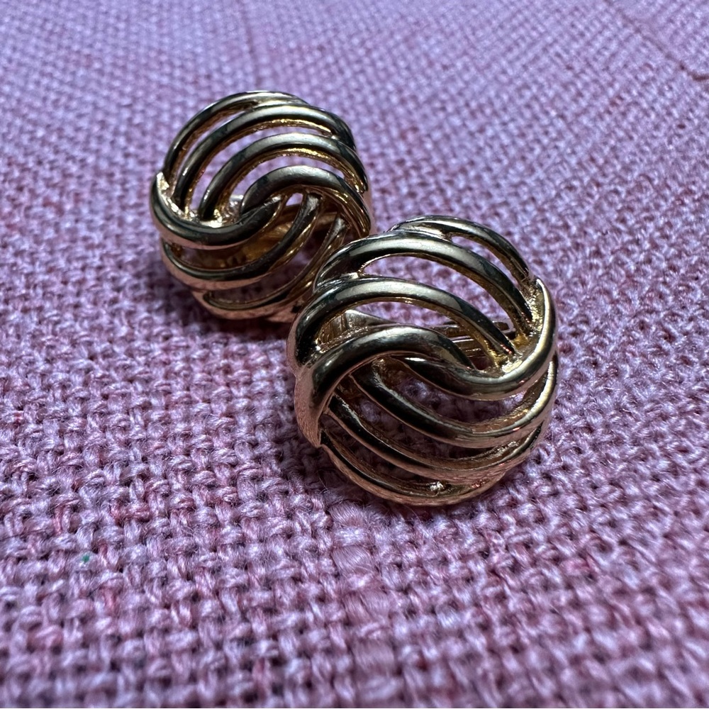 Vintage Monet Yellow Gold Cutout Knot Clip-On Button Earrings - Costume Jewelry - Picture 5 of 6